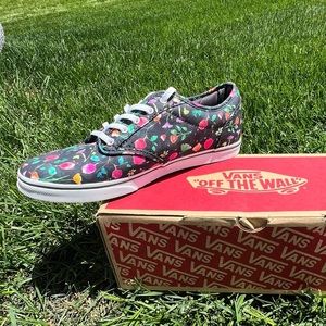 Black Floral Women’s Brand New Van Sneakers! Gotta love ‘em! Size 9.